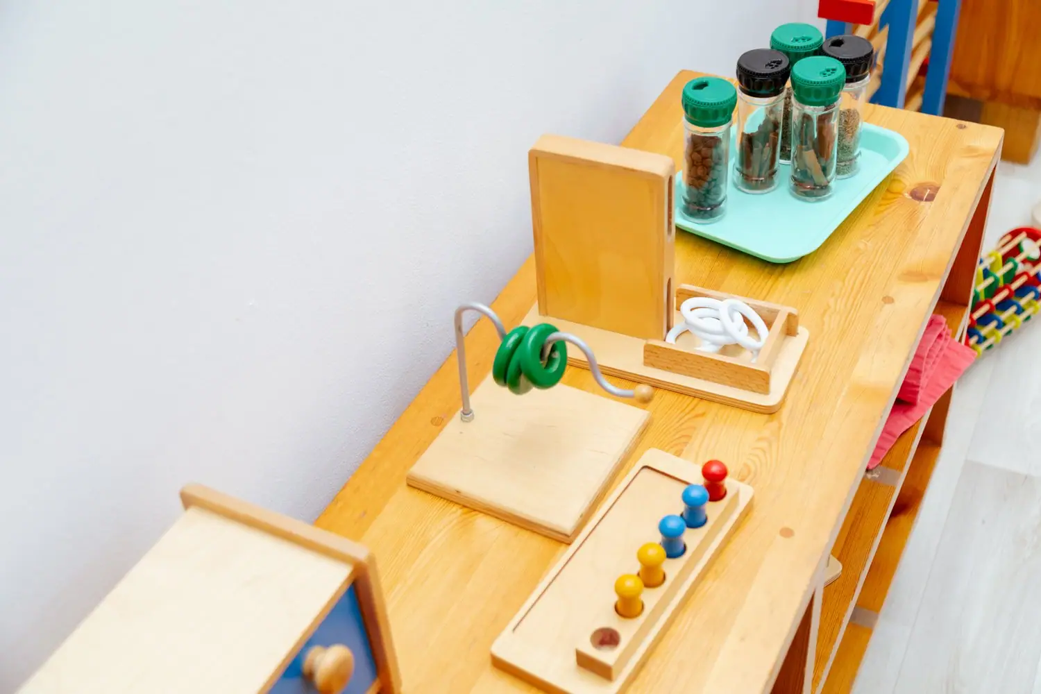 Zabawki Montessori - jak wspierać samodzielność dziecka